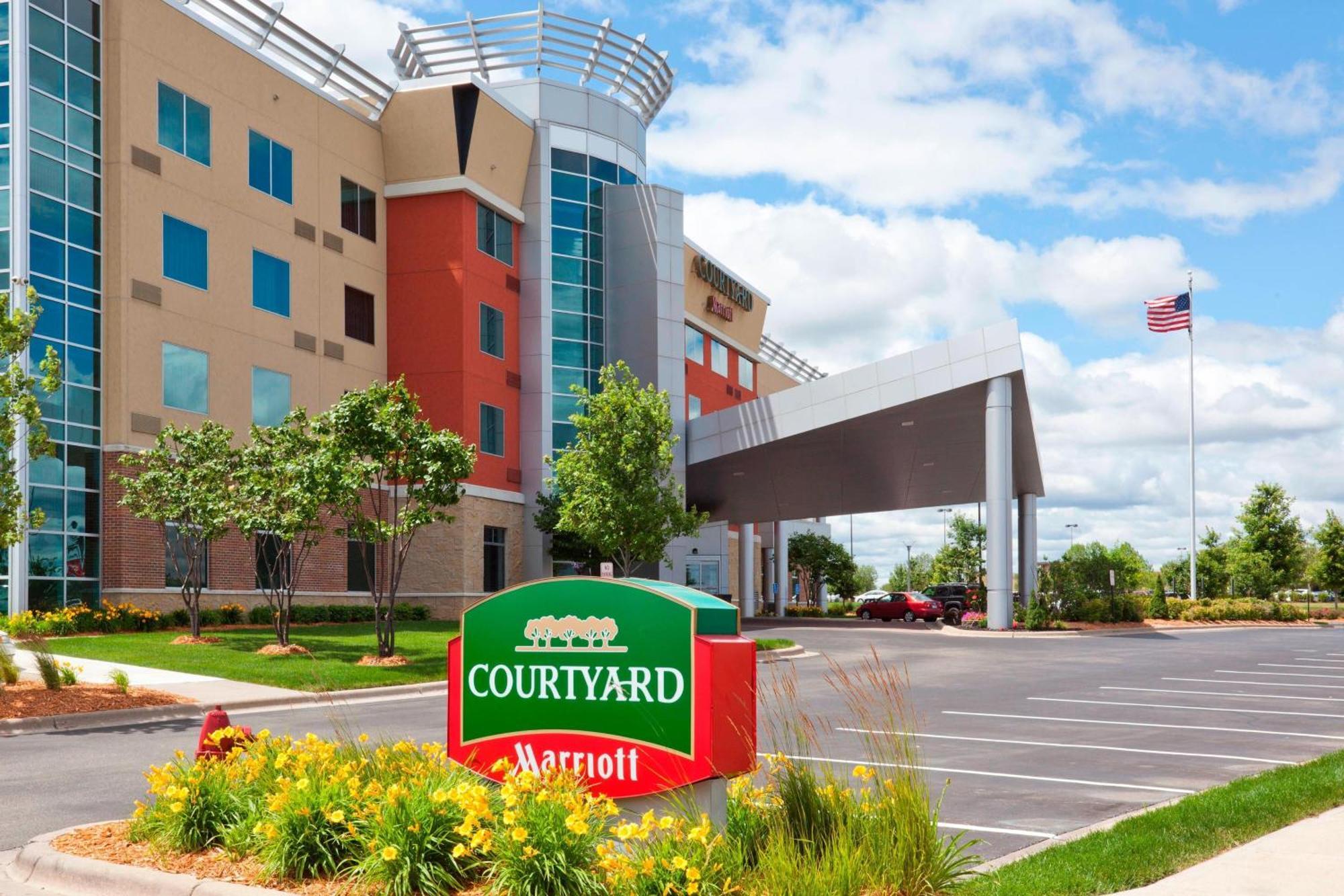 Courtyard Minneapolis Maple Grove Arbor Lakes Exterior photo